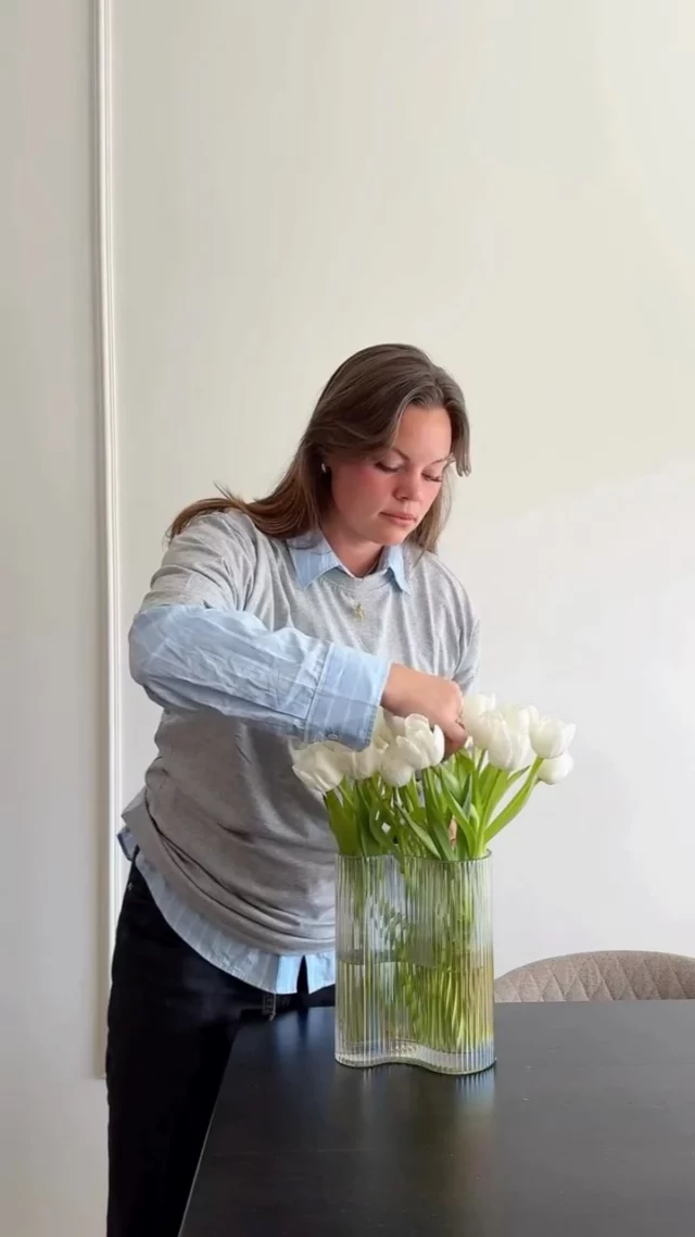 @thecosmicimsta wearing our Grey T-Shirt🌟

Made from eco-friendly, breathable fabric, this grey tee combines style and sustainability. 🌍

@thecosmicimsta wears size XL for that relaxed, oversized fit!

Comfort meets style, all day long. 💫