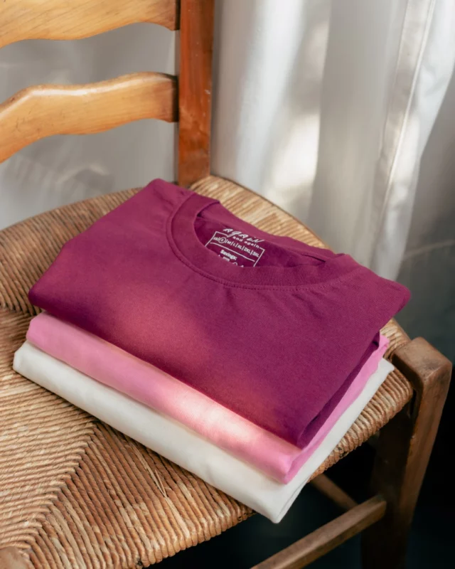 Fresh start of the week - Spring colors t-shirts 🌸🍃

Start your week with a burst of color! Our t-shirts in bordeaux red, pink, and white are the perfect way to welcome the season.

Made from 100% recycled textiles, these tees combine comfort, style, and sustainability.

Comfy, vibrant, and ready to take on the week ahead!

Which color is your fave? Let us know! ✨