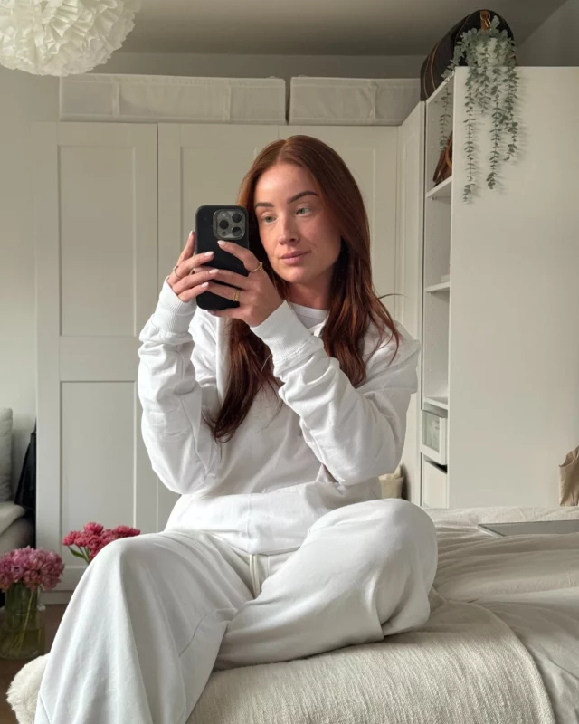 @mandyluttermann in our Sustainable White Hoodie 🤍

Casual comfort meets conscious fashion in this timeless white hoodie!

Made from soft, eco-friendly materials – perfect for breezy summer mornings or laid-back evening strolls. 🌿✨

Mandy’s wearing size S for that flattering, comfy fit!!

Stay stylish and sustainable all season long. ☁️♻️