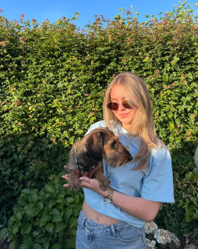 Sustainable Sky Blue T-Shirt – 100% recycled! 💙

Made from 100% recycled materials, this T-shirt blends eco-friendly style with comfort.

Manon wears size S for that sharp, fitted look! ✨

Good for the animal & earth, great for your wardrobe. 🌍