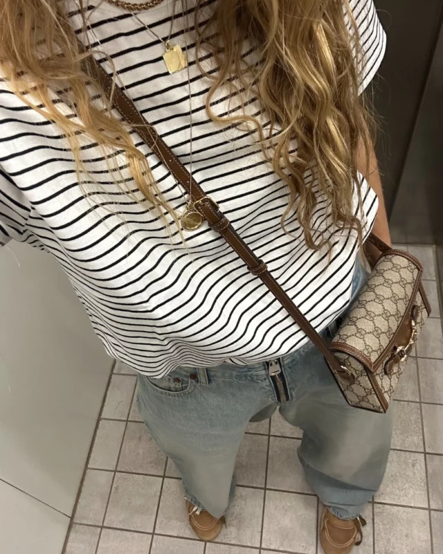 Our sustainable White & Black Striped T-Shirt! 🤍

An easy go-to for any day.

Sustainable and stylish. ✨

Tanja's wearing a size M, for a comfy and oversized look!