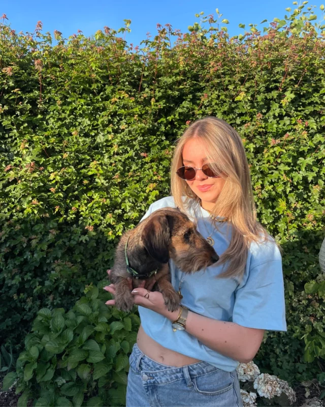 Sky Blue T-Shirt & puppy love 🐾💙

Soft, cool, and good for nature.

Sustainable and stylish! ✨